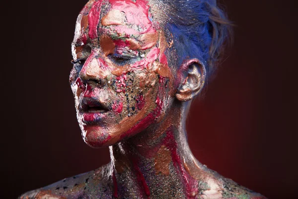 Renkli bodyart ve yüz sanat kızla