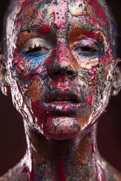 Chica con bodyart colorido y arte de la cara — Foto de Stock