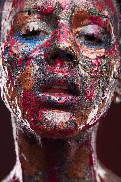 Menina com bodyart colorido e arte facial — Fotografia de Stock