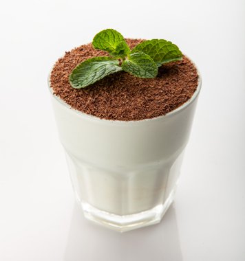 Cam çikolata ile tiramisu