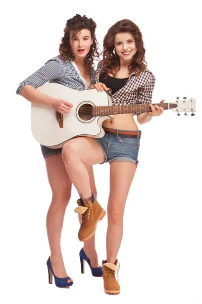 Young female musicians with guitar — Stock Photo, Image