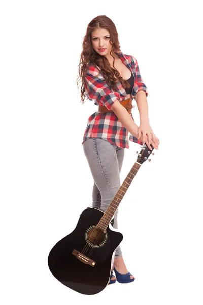 Mladá žena hudebník s kytarou — Stock fotografie