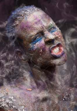 güzel bir kadınla duman