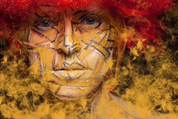 A művészet arca vörös parókát nő — Stock Fotó
