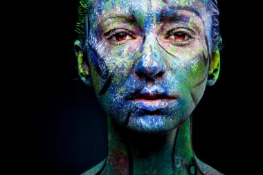 yeşil ve mavi neon yüz kadınla