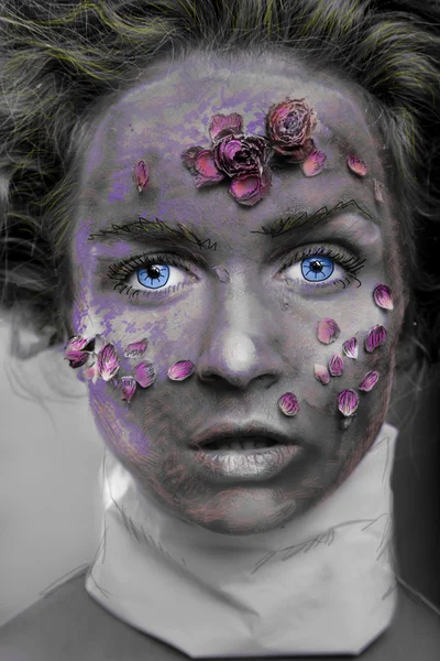 ผู้หญิงที่มีตาสีฟ้าตุ๊กตา — ภาพถ่ายสต็อก