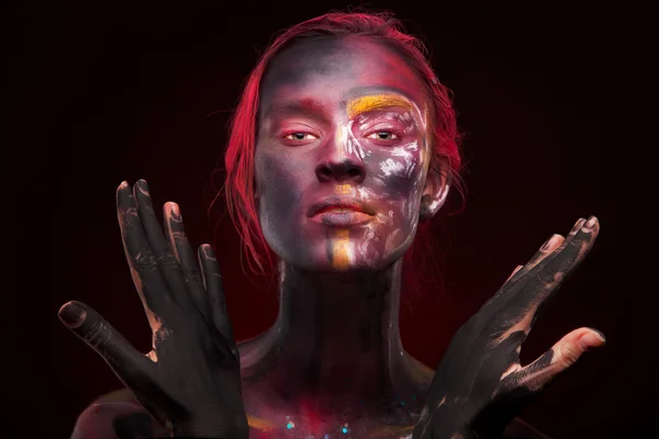 Retrato emocional de una mujer joven — Foto de Stock