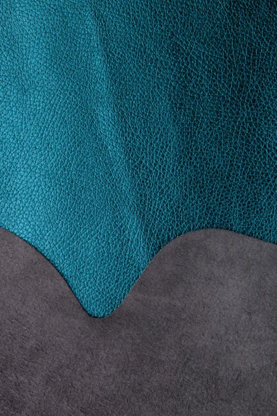 単純なテキストのためのスペースとの背景の青い革の質感 — ストック写真