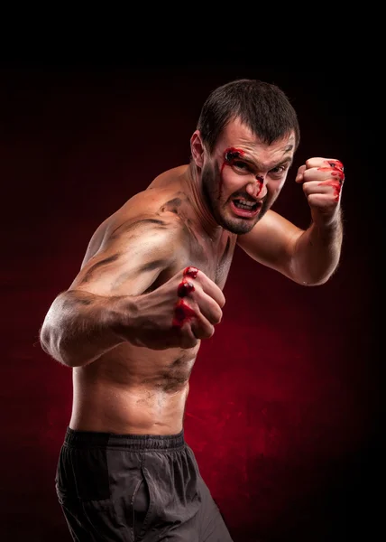 Boxeador muscular en el estudio de tiro — Foto de Stock