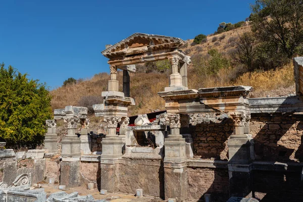 Detail Hadriánova Chrámu Historickém Starobylém Městě Efezu Archeologické Naleziště Selcuk — Stock fotografie