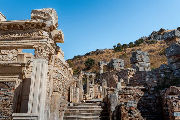 歴史的な古代都市エペソのハドリアヌス神殿の詳細 セルク イズミル トルコの考古学遺跡 — ストック写真