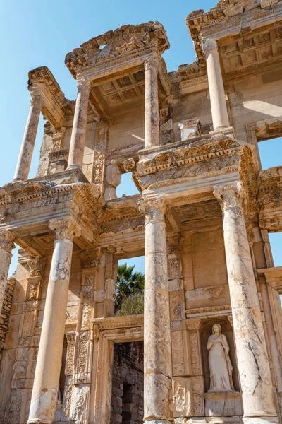 Türkiye 'nin Efes kentindeki Celsus Kütüphanesi. Ephesus bir UNESCO Dünya Mirası sahası