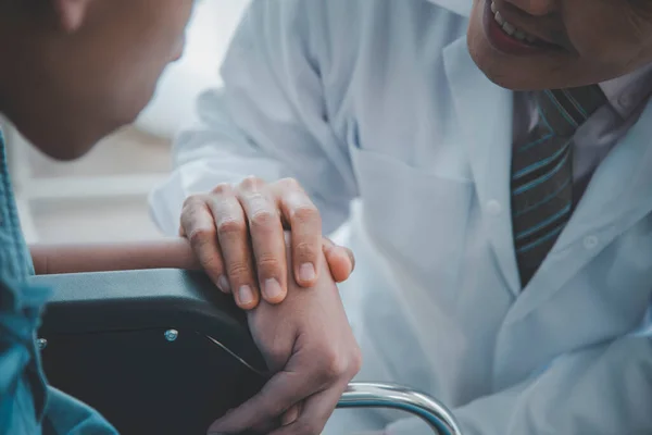 Doctors recommend caring for the disabled, comforting by shaking hands on a wheelchair, being admitted to the hospital to check for physical disorders and guidelines for the treatment of mental symptoms and health care.