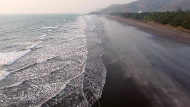 Съемка Воздуха Пляжа Ладгар Даполи Расположенного 200 Пуны Западном Побережье — стоковое видео
