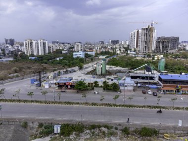 Pune India 'daki COVID19' un ikinci dalgasına bağlı kısıtlamalar gibi tecrit süresince yollarda trafik çok daha az..