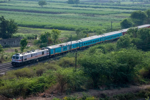 Comboio Passageiros Transportado Por Loco Elétrico Meio Ambientes Verdes Uruli — Fotografia de Stock