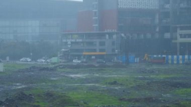 Pune India 'daki muson sezonunda Kharadi bölgesinde sabahın erken saatlerinde çekilmiş bir sahne. Muson Haziran 'dan Eylül' e kadar Pune 'da yıllık yağmur mevsimidir..