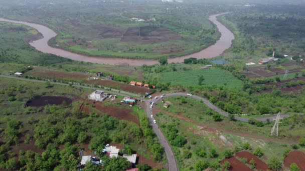 プネー インディア近郊のブールでのニラ川の空中風景 — ストック動画