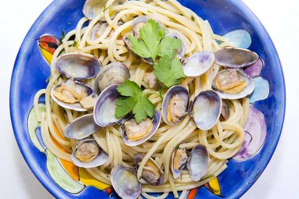 Spaghetti with fresh clams — Stock Photo, Image