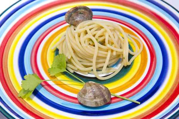 Spaghetti with fresh clams — Stock Photo, Image