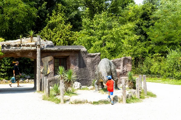 ブッソレンゴ ヴェローナ 2019年7月20日 家族旅行ブッソレンゴ先史時代の公園 ヴェローナ イタリア — ストック写真