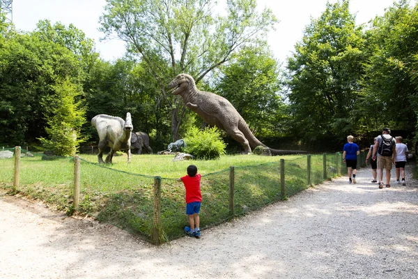 Bussolengo Verona Juli 2019 Familiebezoek Prehistorisch Park Bussolengo Verona Italië — Stockfoto