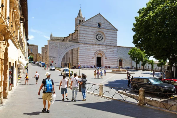 Asisisi Umbria Července 2019 Otec Syn Turisté Procházka Ulicemi Assisi — Stock fotografie