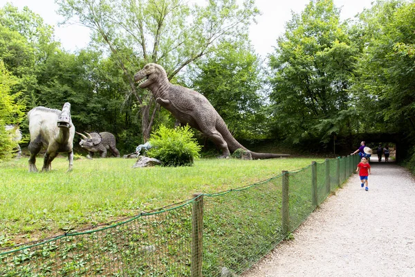 Bussolengo Verona July 2019 Family Visits Bussolengo Prehistoric Park Verona — Stock Photo, Image