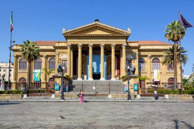 PALERMO, ITALY, 27 Haziran 2019: Palermo 'daki Teatro Massimo Vittorio Emanuele' nin güzel bir manzarası