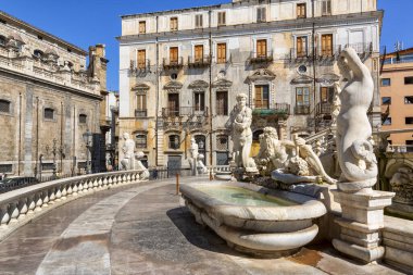 Palermo 'daki Piazza Pretoria' nın ya da Piazza della Vergogna 'nın güzel bir manzarası