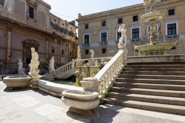 Palermo 'daki Piazza Pretoria' nın ya da Piazza della Vergogna 'nın güzel bir manzarası