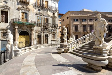 Palermo 'daki Piazza Pretoria' nın ya da Piazza della Vergogna 'nın güzel bir manzarası