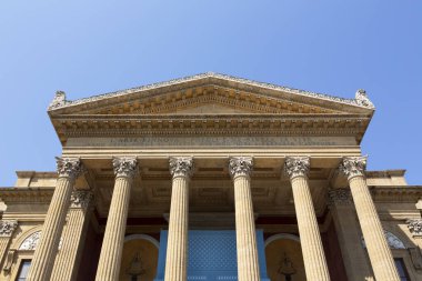 Palermo 'daki Teatro Massimo Vittorio Emanuele' nin güzel bir manzarası.