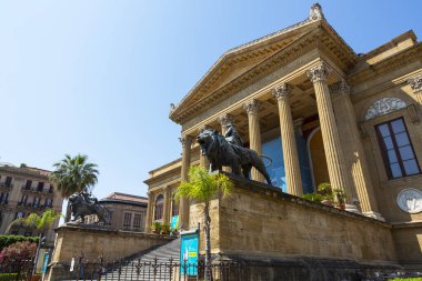 Palermo 'daki Teatro Massimo Vittorio Emanuele' nin güzel bir manzarası.