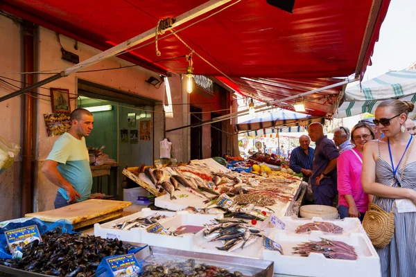 Palermo Sicily June 2019 Capo Market Palermo Sicily Variegated Market — Stock Photo, Image