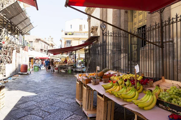 Rynek Capo Palermo Sycylii Różnorodne Stoiska Handlowe Jest Jeden Kilku — Zdjęcie stockowe