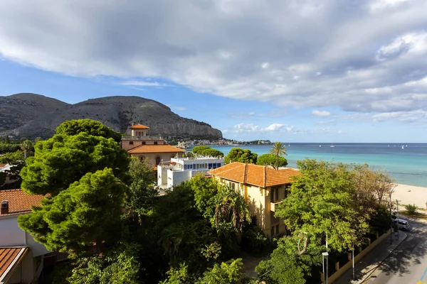 Kışın Deniz Mondello Sahilinin Güzel Manzarası Palermo Yakınlarında Özgürlük Evleri — Stok fotoğraf