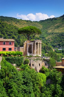 Tivoli, Villa Gregoriana parkındaki Tempio della Sibilla manzarası