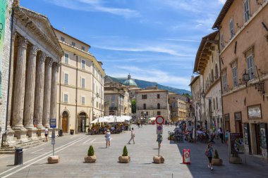 Assisi, İtalya, bir Unesco dünya mirası. Şehir merkezinde bulunan Minerva Tapınağı.
