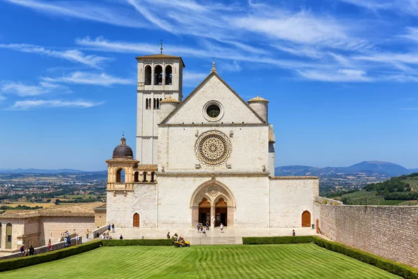 Vacker Yttre Utsikt Över Den Berömda Påvliga Basilikan Francis Assisi — Stockfoto