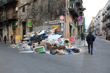 Acil durum çöp