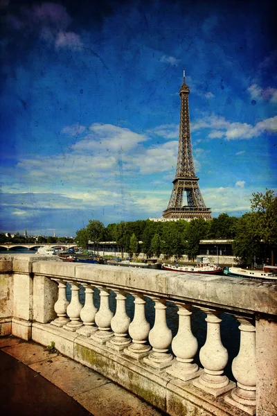 Az Eiffel-torony Párizsban Vintage stílusban — Stock Fotó