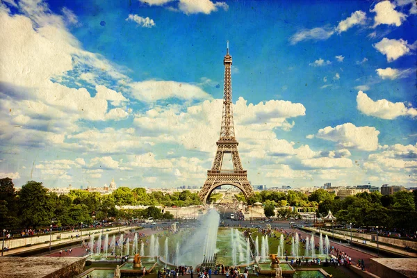 Эйфелева башня в Париже в винтажном стиле — стоковое фото