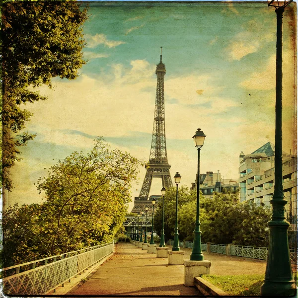 Eiffelova věž v Paříži ve stylu ročníku — Stock fotografie