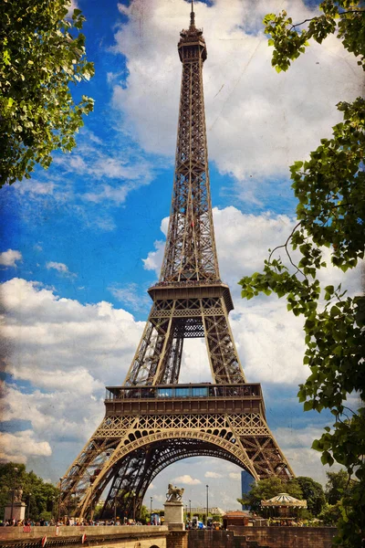 A Torre Eiffel em Paris em estilo Vintage — Fotografia de Stock