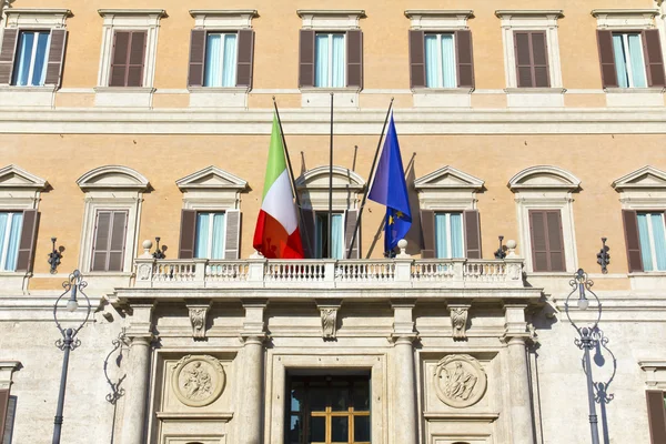 Montecitorio palatsi Roomassa — kuvapankkivalokuva