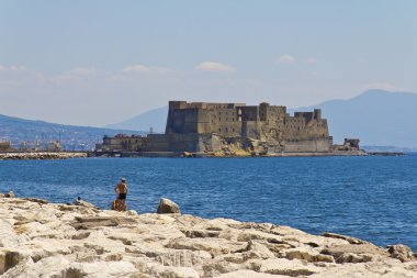 Castel dell'Ovo, Napoli, İtalya'nın Bay'de bir ortaçağ kalesi