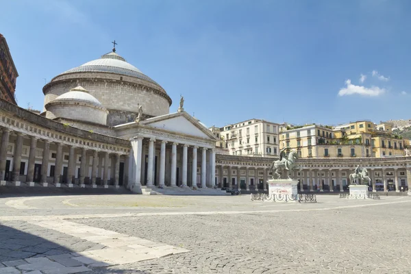 ナポリのプレビシート広場の美しい景色 — ストック写真