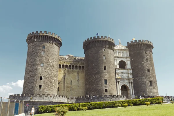 O castelo medieval de Maschio Angioino ou Castel Nuovo em Nápoles — Fotografia de Stock