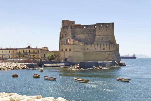 Castel dell'Ovo, středověké pevnosti v zálivu Naples, Itálie — Stock fotografie